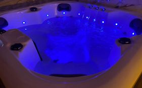 Jacuzzi Apartament Old Town Free Parking